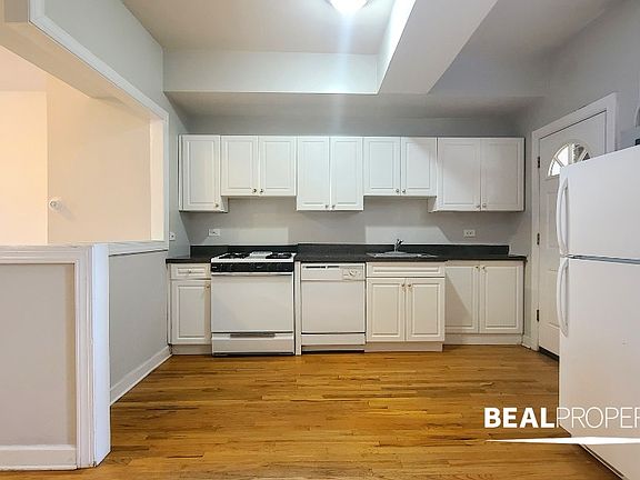 5th image of 1103 W Wellington Ave #1103