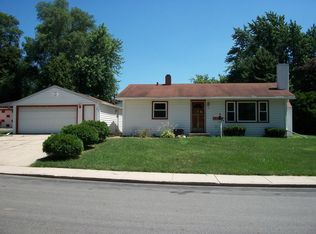 218 Ensenada Dr, Carpentersville, IL 60110
