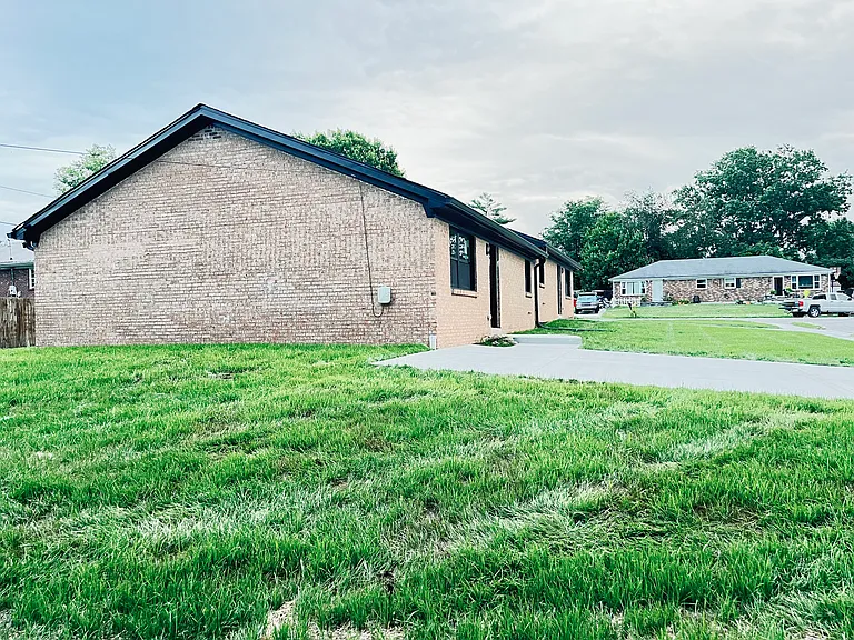 300 Longview Dr #A — Photo 3