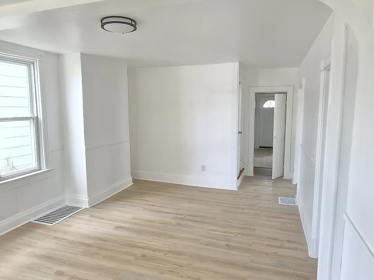 323 5th Ave #1 — Photo 2