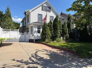 250-36 42nd Ave, Little Neck, NY 11363