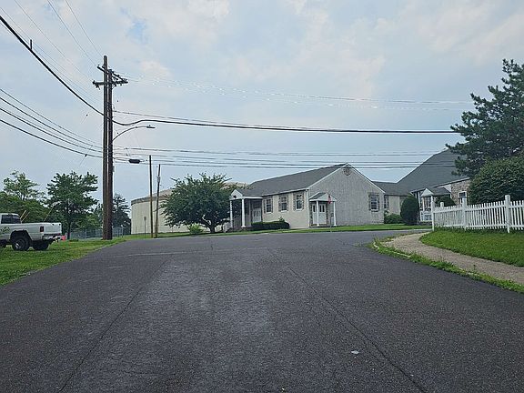 5th image of 660 Jefferson Ave