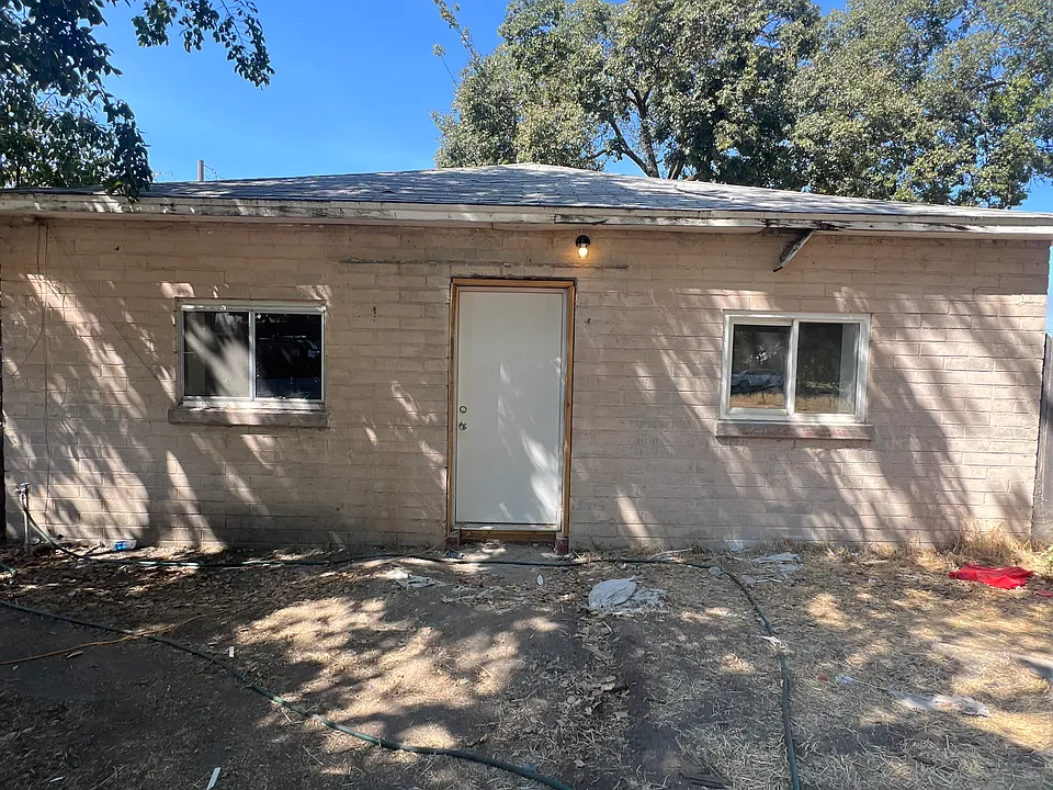 2204 Tully Rd