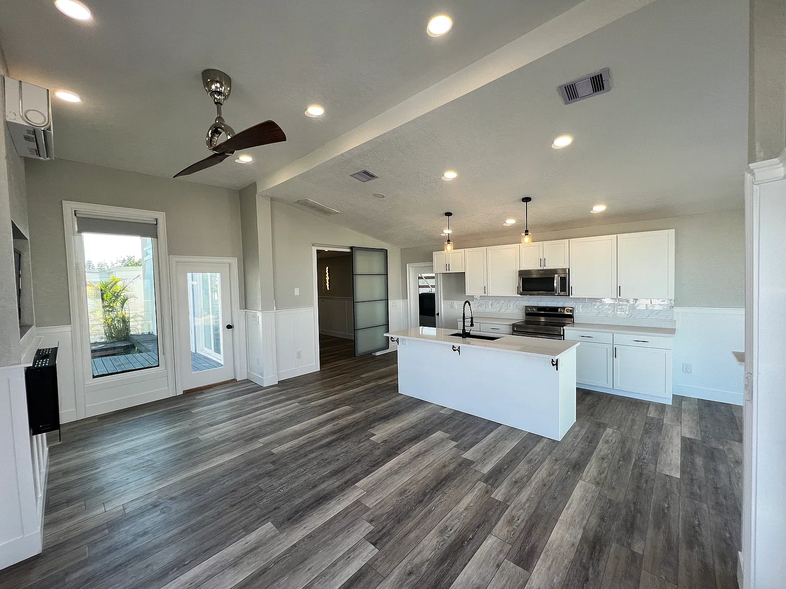 2 bed, 1100 sqft, $2,500 — Photo 4
