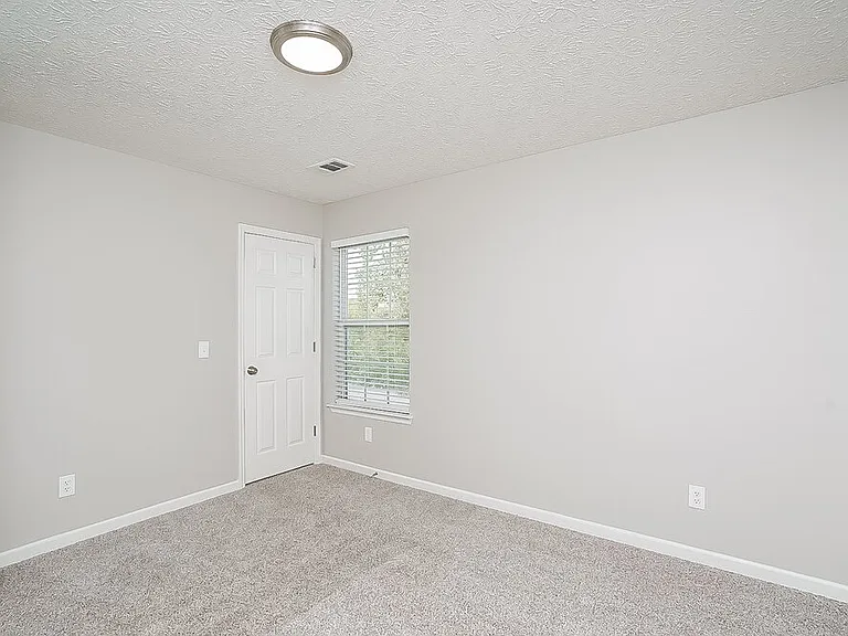 400 Hunters Path Ct — Photo 12