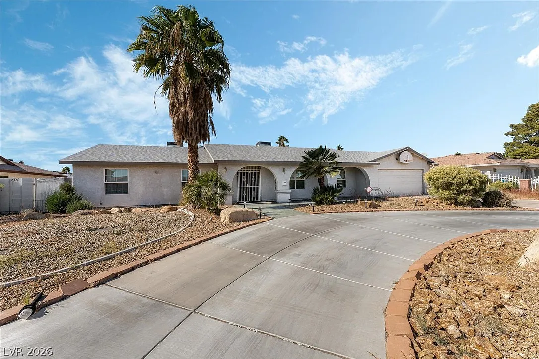 3 bed, 2.0 bath, 1811 sqft, $3,650 — Photo 1