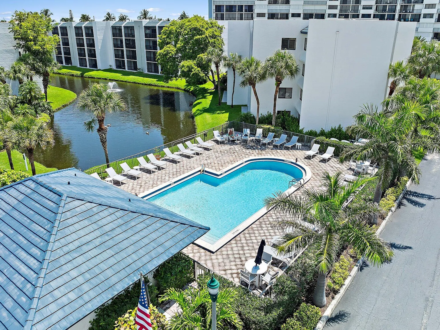 2 bed, 2.0 bath, 1183 sqft, $4,000 — Photo 2