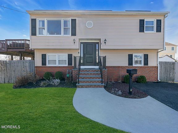 4th image of 1 Pinehurst Avenue
