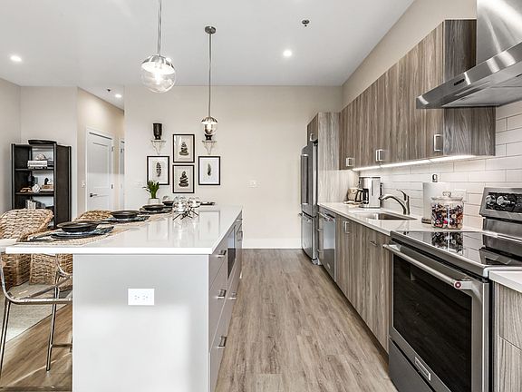 2nd image of 435 Madison St #43