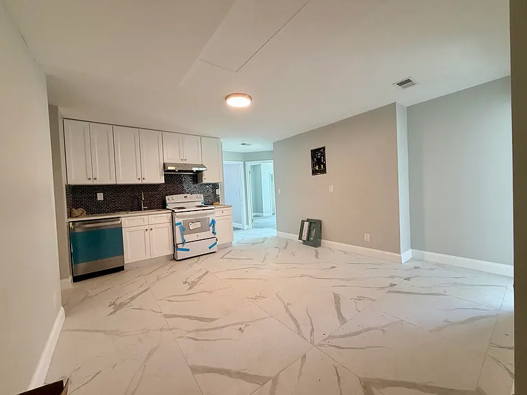 341 Grosvenor Ave #2 — Photo 28