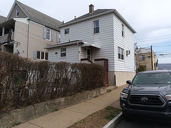 2nd image of 400 Madison St