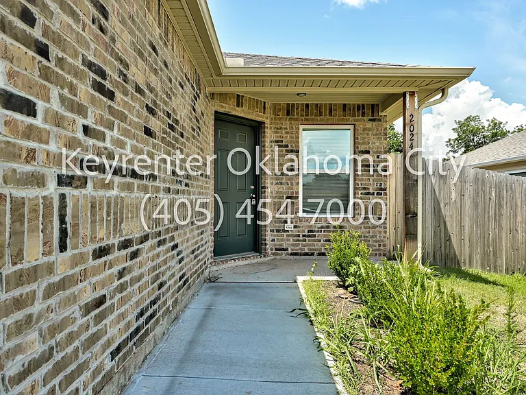 2024 Carrol St — Photo 5