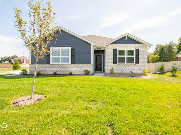 3809 S Woodfield Dr, New Palestine, IN 46163