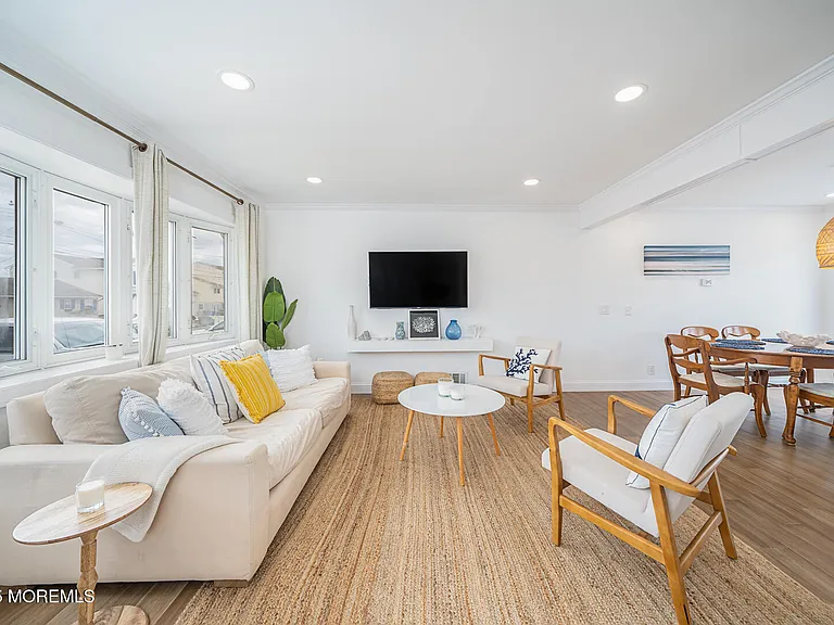 58 E Lagoona Dr — Photo 2