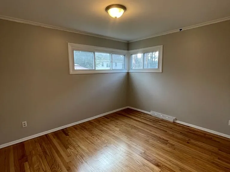 75 Eileen St — Photo 14