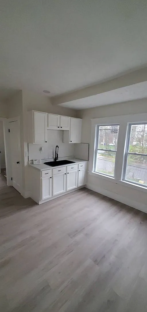 Charming 3-Bedroom Property in Prime Location — Photo 4