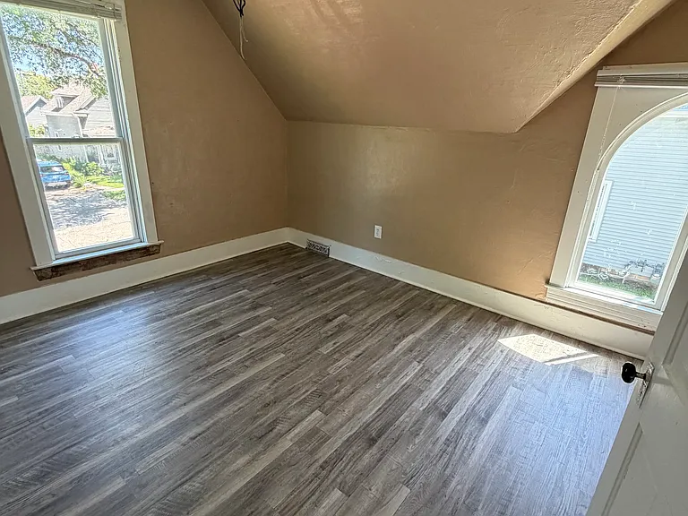 5235 Walker Ave — Photo 6