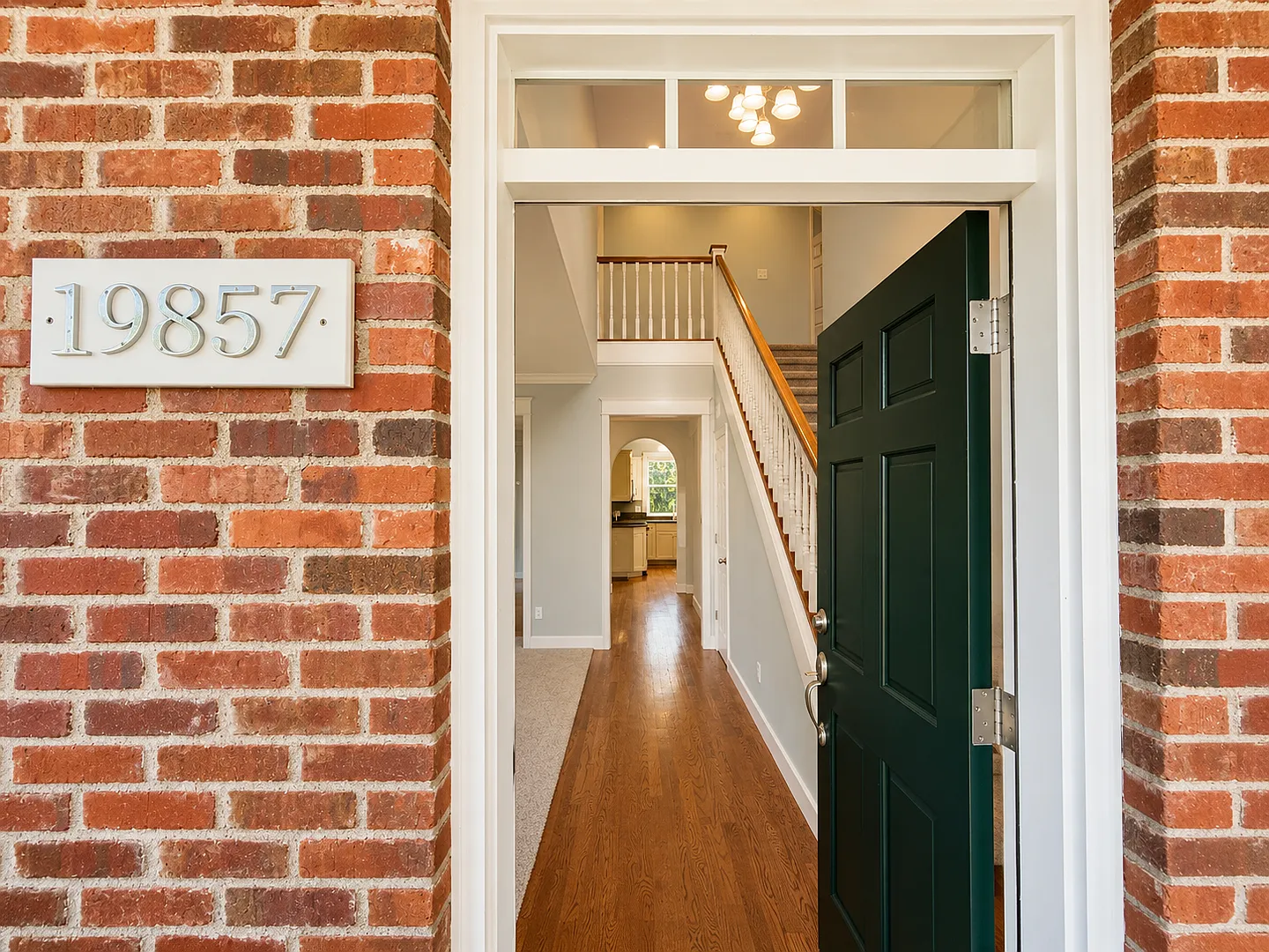 Beautiful 4-Bedroom Home with Spacious Living Areas, Fenced Yard & 2-Car Garage — Photo 4