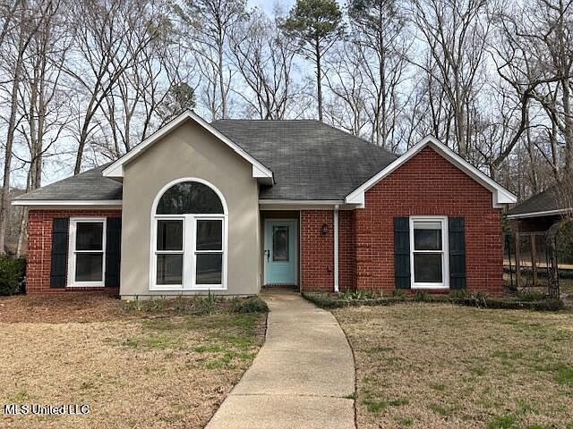 1st image of 320 Woodrun Dr