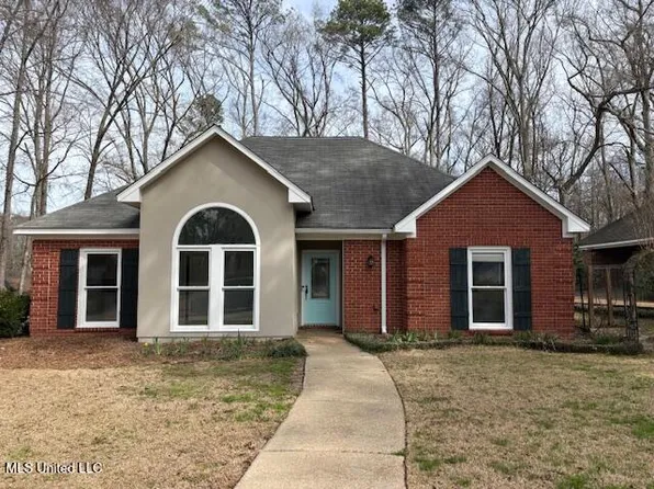 320 Woodrun Dr, Ridgeland, MS 39157