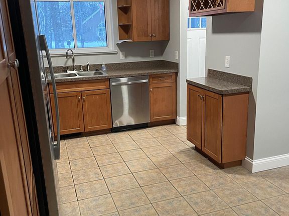 5th image of 1701 Maxfield Rd