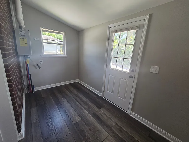 234-236 W Winchester St — Photo 18