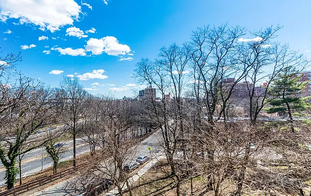 Sold by Re/Max In The City | media 22