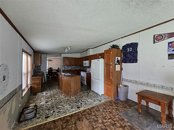 4th image of 9472 Walnut Ln