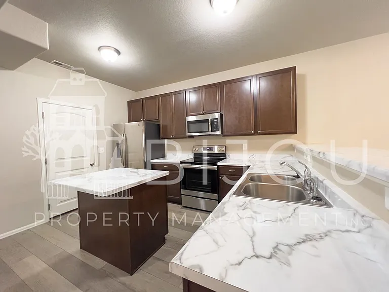 7661 Silver Larch Point — Photo 10