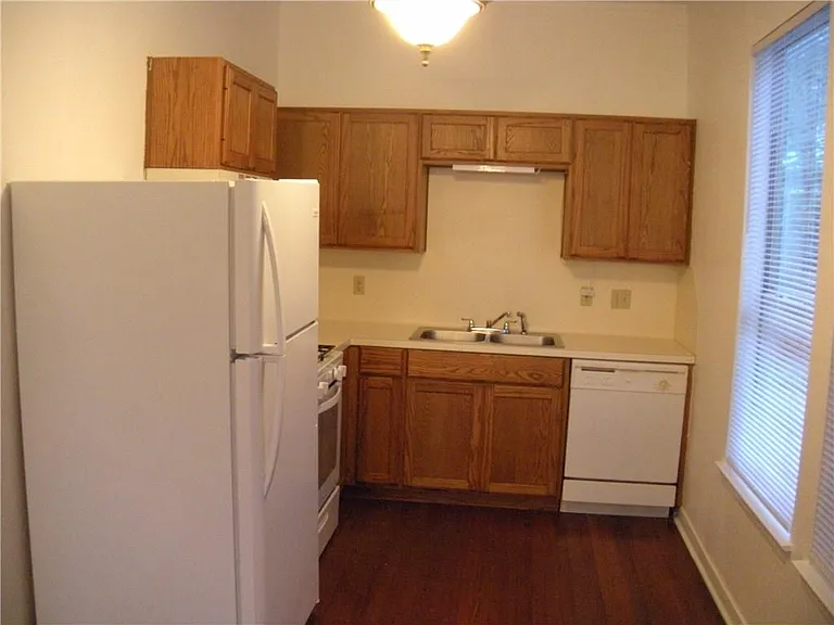 1607 Palma Plz #B — Photo 12