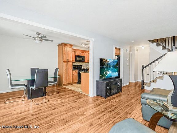 5th image of 33 Amanda Ct