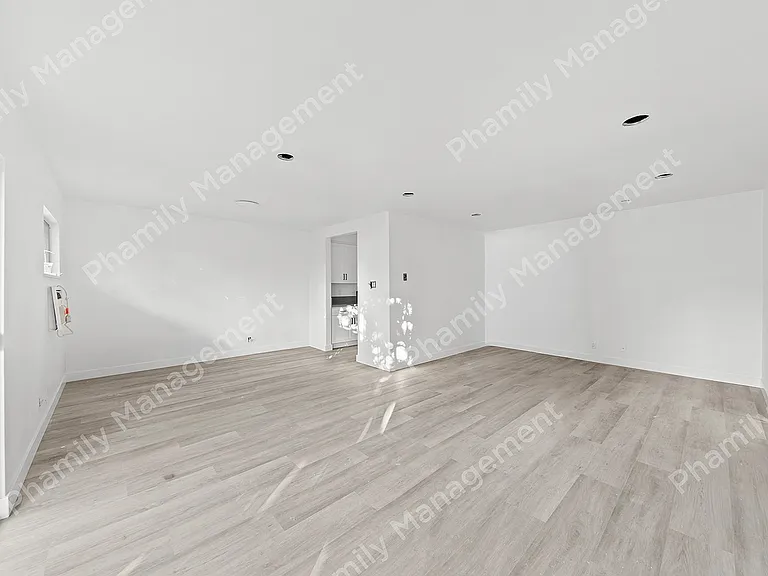 Madison Apt — Photo 8