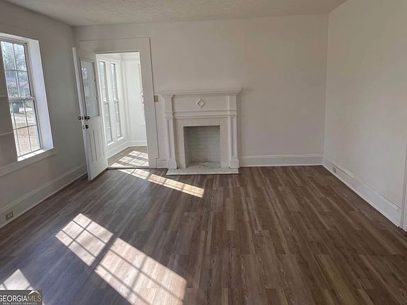 2nd image of 609 Oak St