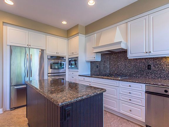 3rd image of 2825 Diamond Dr