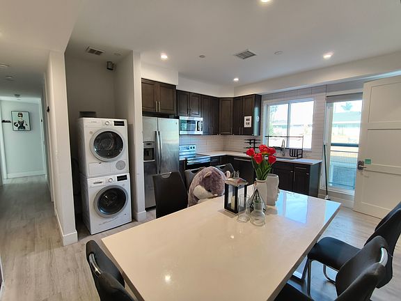 5th image of 1410 W 37th Pl #A2