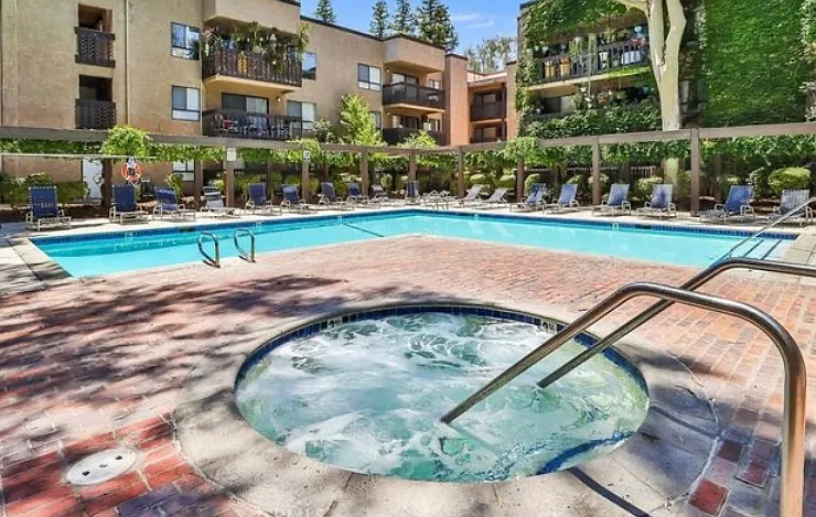 22100 Burbank Blvd #333D — Photo 1
