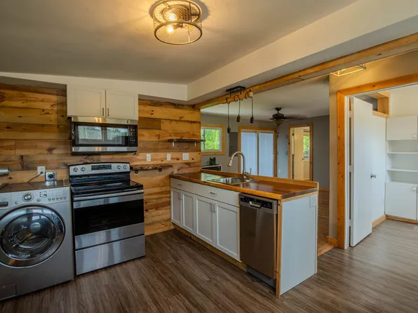 193 E Monroe St, Wyocena, WI 53969