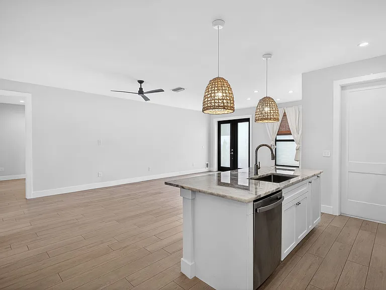 1218 SW 9th Ct — Photo 6
