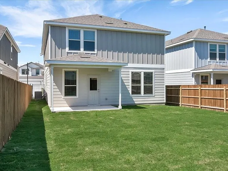 140 Banyon Dr — Photo 36