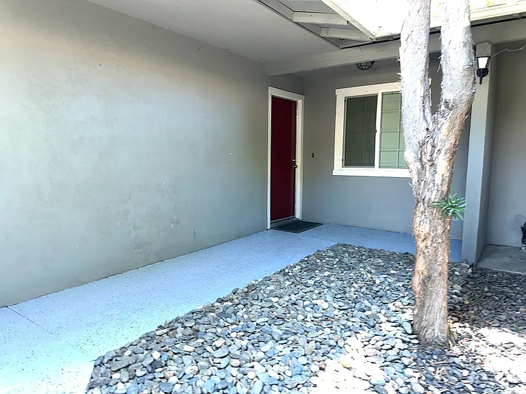 609 Fort Sumpter Dr — Photo 2