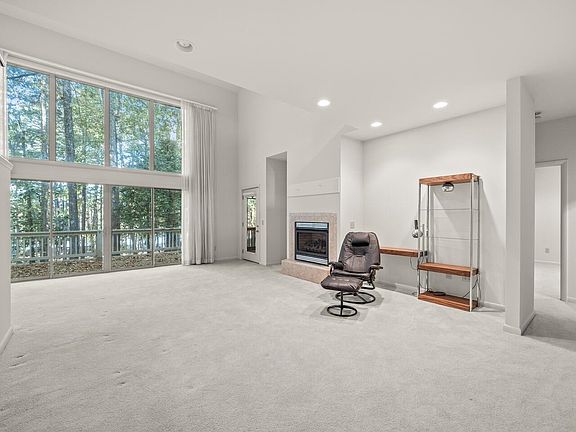 4th image of 112 Club Dr