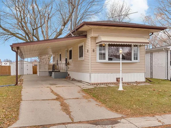 8 Malden Hill Dr, Amherstburg, ON N9V 3E1
