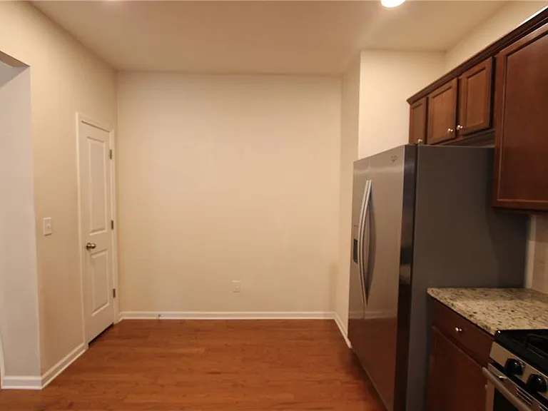 2132 Greencrest Cir — Photo 9