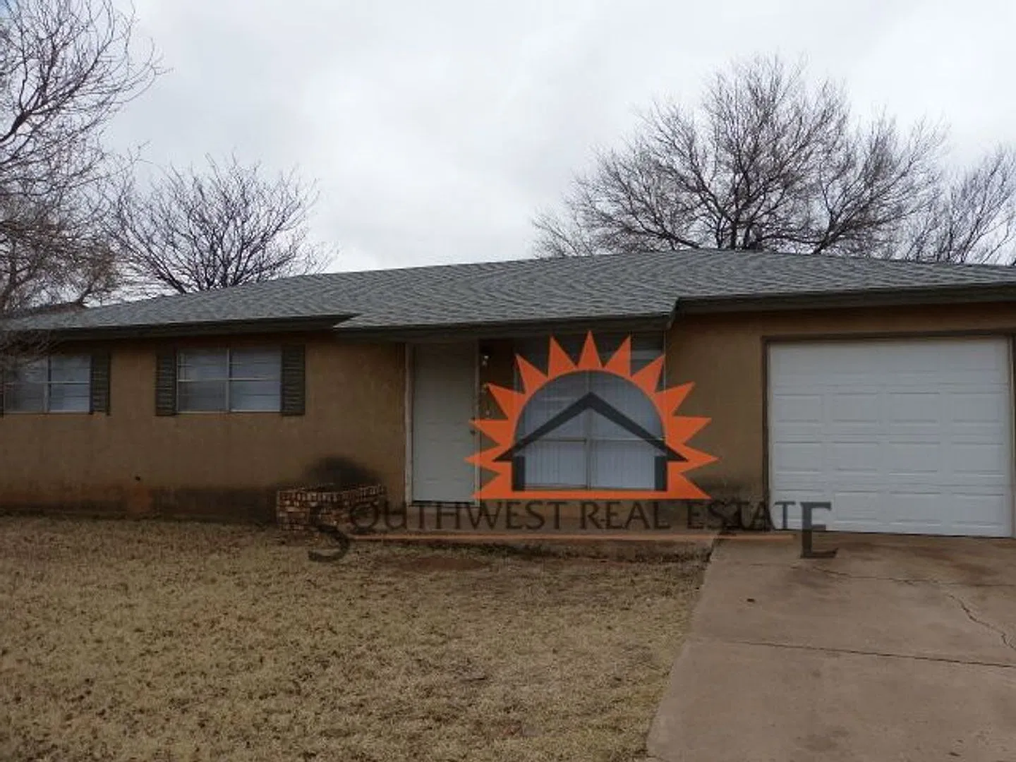 Cute 3 bedroom 1 bath one car garage — Photo 1
