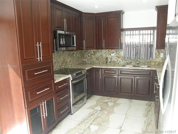 5th image of 824 NW 132nd Ct