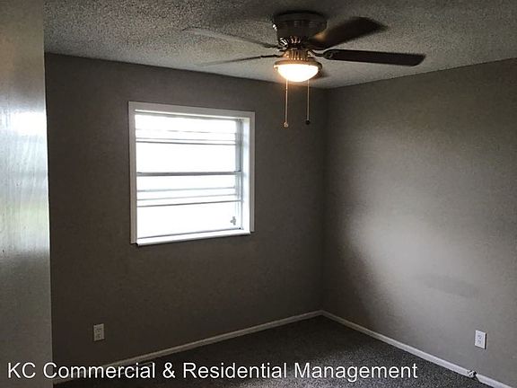 4th image of 1306 NW Golfview Cir
