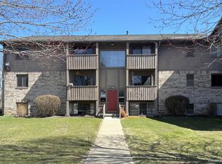 8709 Candlewood Trl APT 5, Brighton, MI
