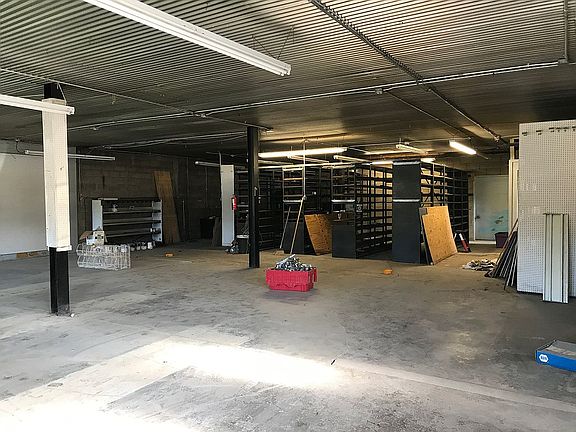 3rd image of 108 W Hill St