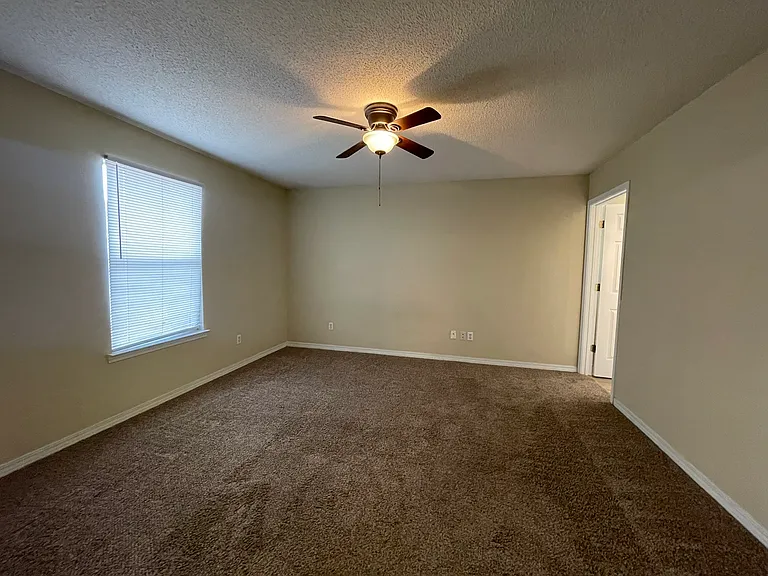 240 Westview Dr — Photo 6