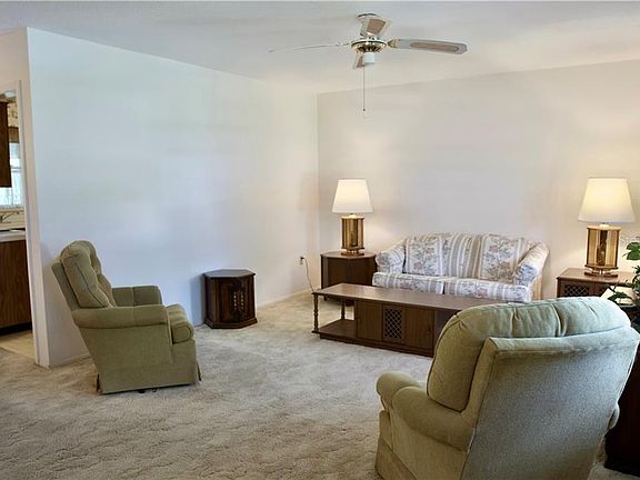 5th image of 3307 Cambridge Dr W